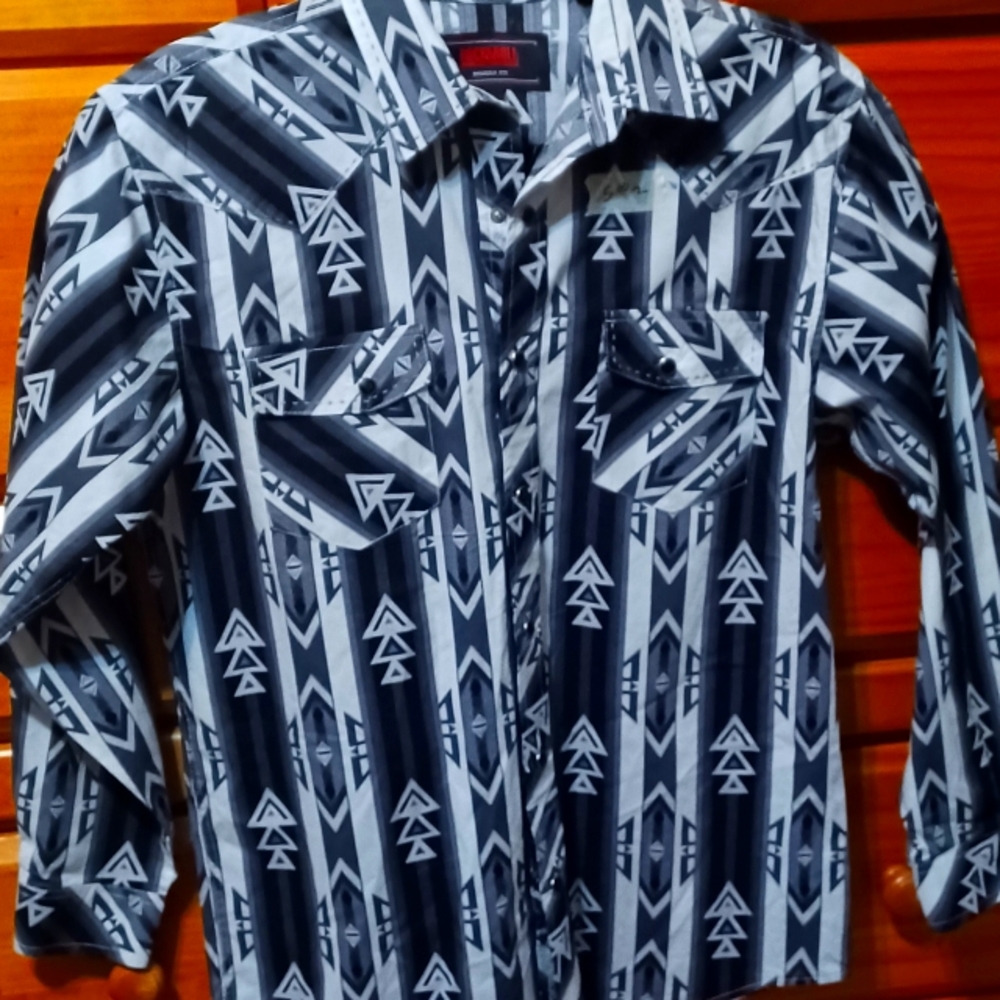 Western cut shirt with long sleeves and black pearl snap buttons